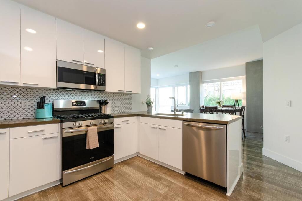 Apartment Skyline Views 3bed Apt La Live Convntion Centr 11110 Los Angeles