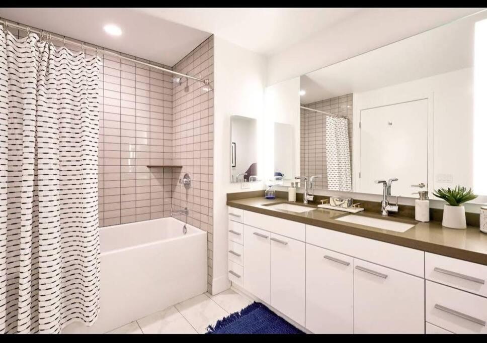Skyline Views 3bed Apt La Live Convntion Centr 11110 Apartment *